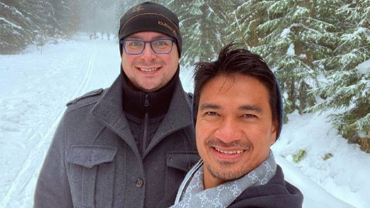 5 Pria Gay Asal Indonesia Ini Pilih Minggat ke Luar Negeri, Sadar Kalau di Indonesia Pasti Dihina Netizen karena Dianggap Menyimpang
            - galeri foto