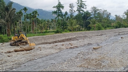 Pekerjaan Normalisasi Sungai, Diduga Proyek Siluman