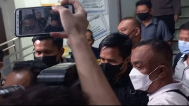 BREAKING NEWS: Bharada E Jadi Tersangka Penembakan Brigadir J, Bakal Ada Tersangka Lainnya?