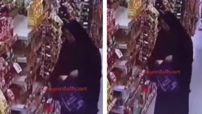 Viral Video Seorang Ibu-ibu Mencuri Minyak Goreng di Sebuah Minimarket, Sembunyikan Dibalik Kerudung