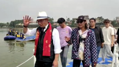Sedap! Ridwan Kamil Berlenggok Bareng Bonge "SCBD" di Situ Rawa Kalong