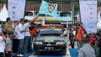 Gegap Gempita Rakyat Sumut Iringi Pelepasan Kejurnas Danau Toba Rally 2022