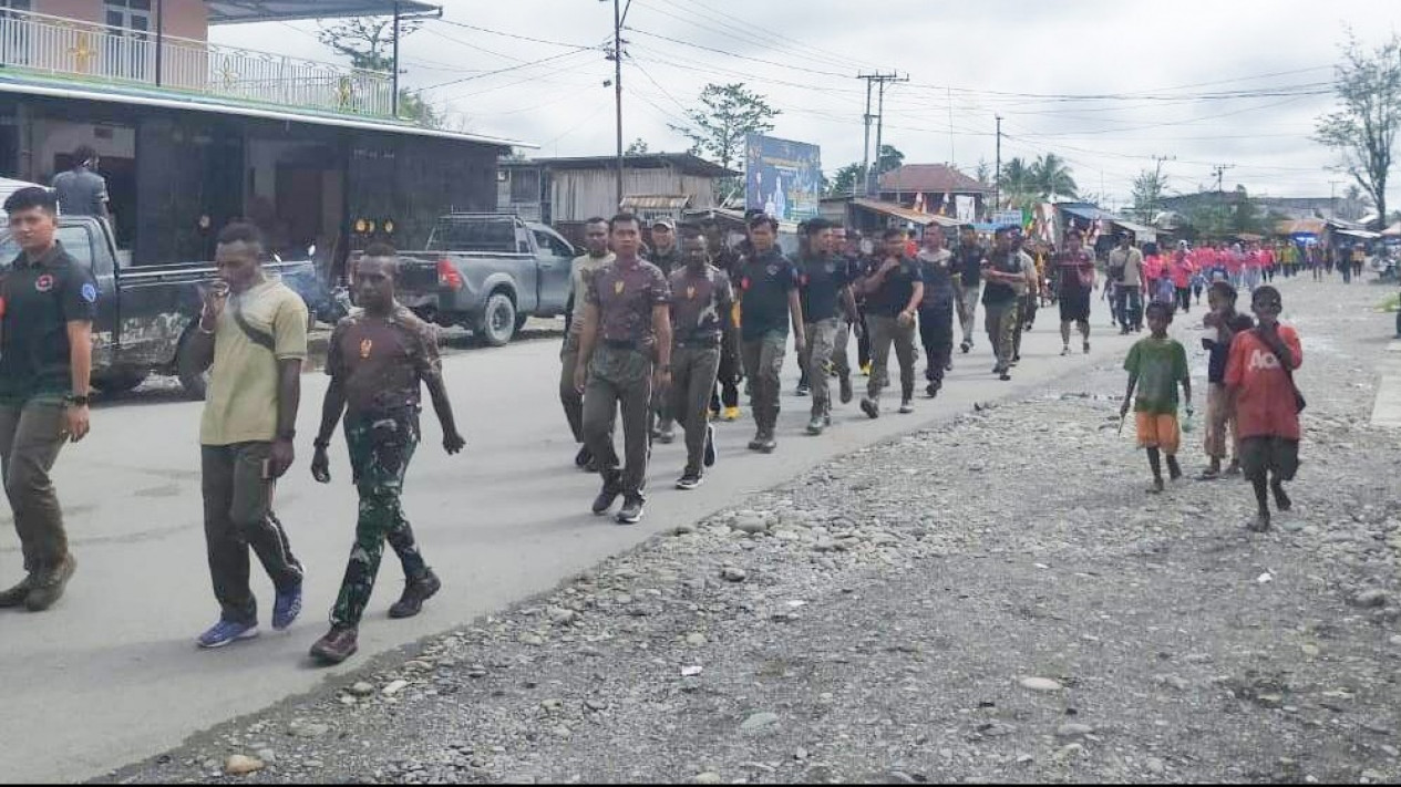 Jelang HUT RI ke 77, TNI-Polri di Yakuhimo Jaga Kekompakan dengan Olah Raga Bersama
            - galeri foto