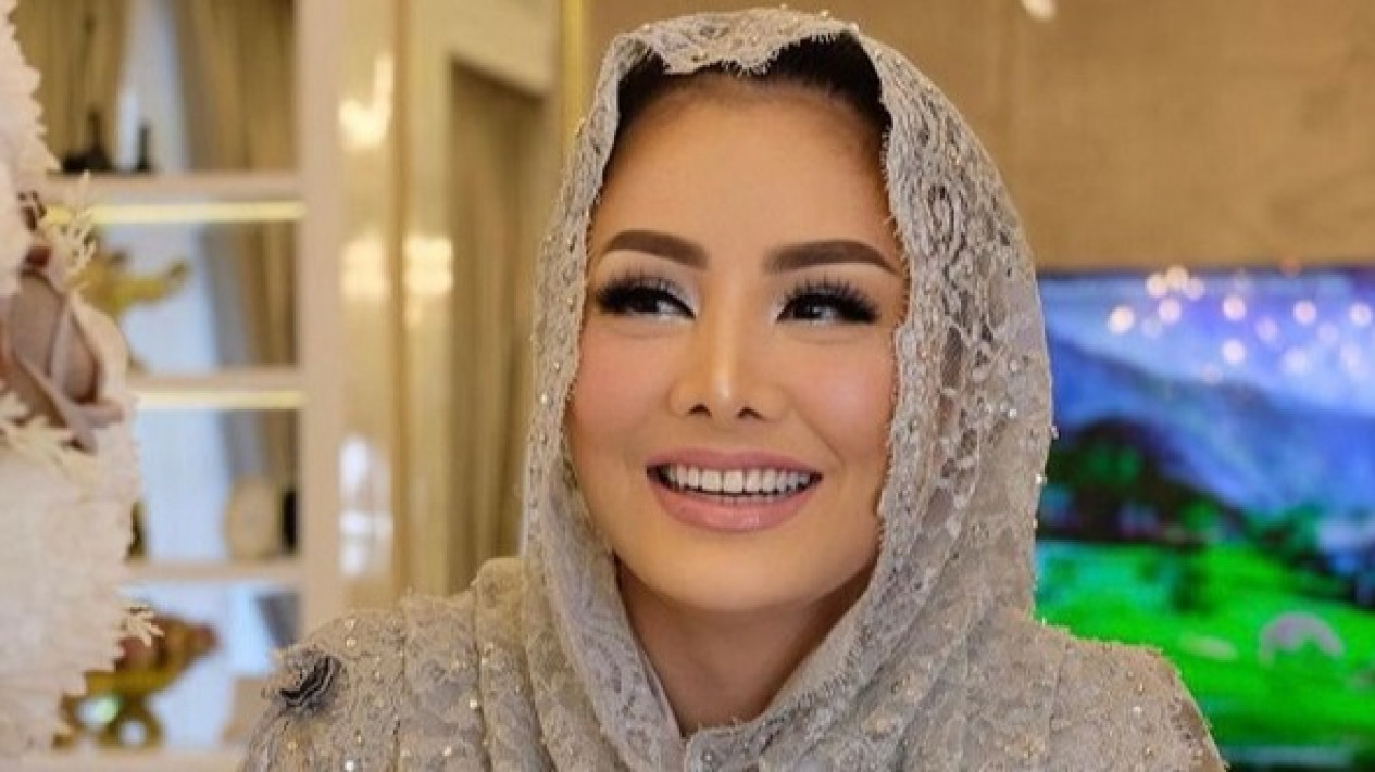 Dikabarkan Dekat dengan Pria Asal Turki, Cici Faramida : Temen Tapi Baik
            - galeri foto