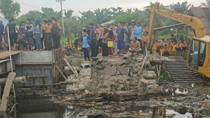 Gegara Dilalui Ekskavator PUPR, Jembatan Desa Tanjung Rejo Ambruk, Warga Mengeluh