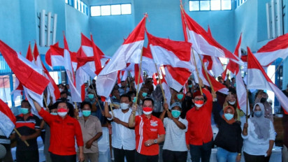 Semarak HUT Kemerdekaan RU ke 77, Bupati Hartopo Bagikan 10 Ribu Bendera Merah Putih