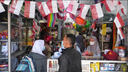 HUT Kemerdekaan RI, Penjual Pernak Pernik 17 Agustusan di Kudus Ramai Pembeli