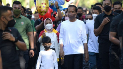 Presiden Jokowi, Ibu Iriana & Jan Ethes Jalan-jalan di Lokasi CFD Surakarta