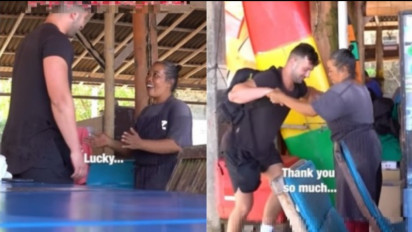 Viral Video Haru Seorang Ibu Tulus Membantu Pria Bule yang Terkilir Kakinya, Endingnya Tuai Pujian Netizen