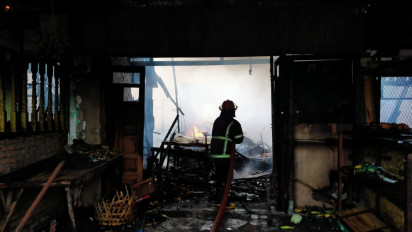 Enam Rumah di Kawasan Padat Penduduk Japaris Medan Hangus Terbakar