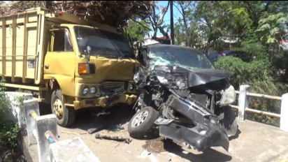 Diduga Ceroboh, Menyalip Hingga Langgar Marka, Truk Muatan Tebu Tabrak Minibus, 2 Orang Luka-luka