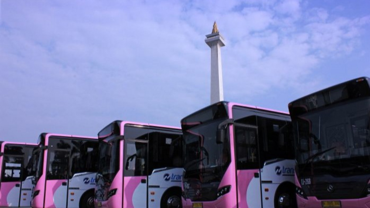 Transjakarta Operasikan Lagi Bus Warna Pink Khusus Wanita, Dianggap Solusi atas Maraknya Pelecehan Seksual
            - galeri foto