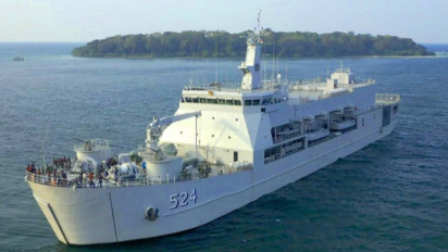 Kasal Resmikan KRI Teluk Calang-524, Kapal Perang Angkut Tank Buatan Dalam Negeri