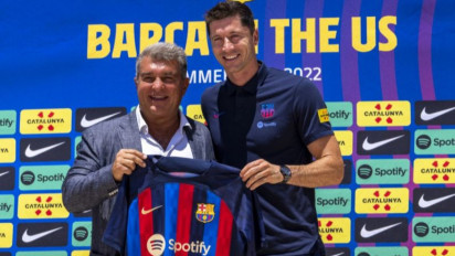 Pedri Sanjung Dampak Robert Lewandowski di Barcelona