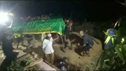 Satu Keluarga Tewas Akibat Kecelakaan Maut di Ciamis, Muhamad Rumli Dimakamkan Terpisah dari Anak dan Istri