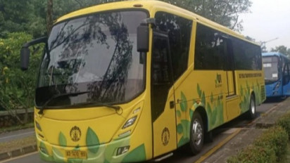 Bus Kuning Damri Beroperasi di Kawasan Universitas Indonesia, Tarifnya Rp 0 Alias Gratis!