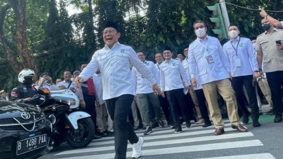 Tiru Bonge Dkk, Cak Imin Melenggang di Zebra Cross bak Citayam Fashion Week