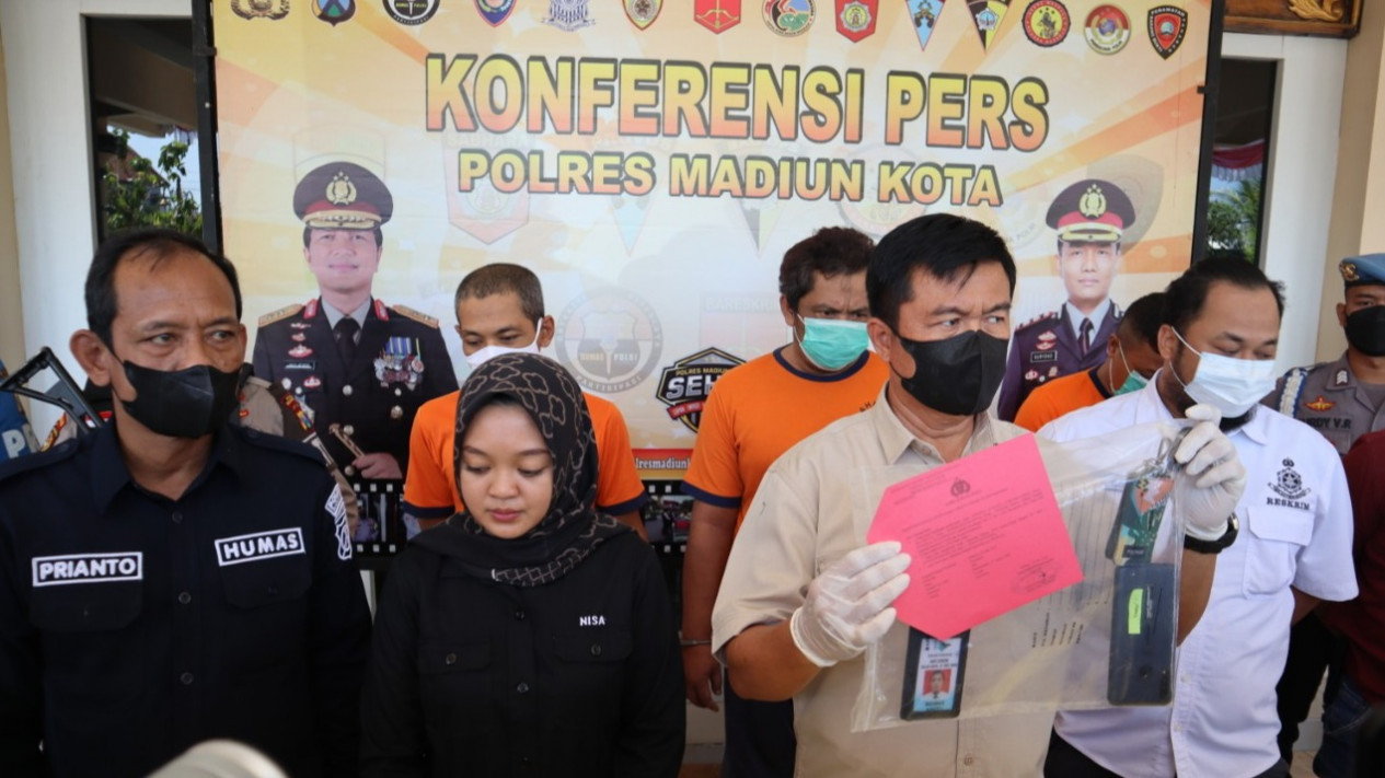 Pilot Gadungan Kencani Janda dan Gasak Mobil serta Harta Benda
            - galeri foto