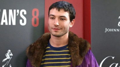 Lagi-Lagi Kena Skandal, Ezra Miller Ketahuan Mencuri di Rumah Kosong