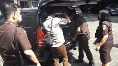 Penyidik Kejaksaan Negeri Garut Sita 2 Kopor Berkas Dalam Perkara Dugaan Korupsi DPRD 1,2 Miliar