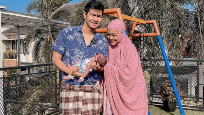 Cara Gendong Anaknya Dikecam, Ria Ricis dan Teuku Ryan Buka Suara