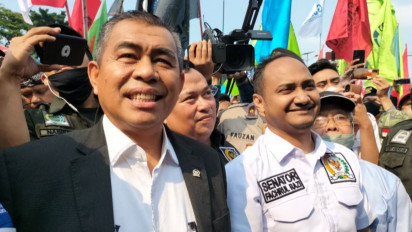 Anggota DPD RI Temui Buruh di Depan Gedung Parlemen Jajikan Surati Presiden Soal Omnibuslaw