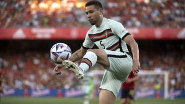 Manchester City Berusaha Rekrut Raphael Guerreiro dari Borussia Dortmund