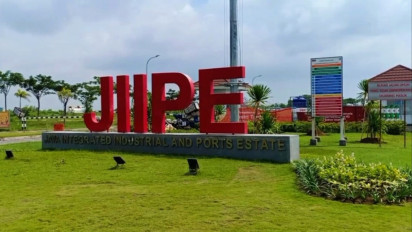 Pekerja Bongkar Muat di Pelabuhan JIIPE Gresik Tewas Tertimpa Muatan Kapal yang Runtuh