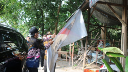 Melanggar Perda, Petugas Copot Reklame Rokok di Kulon Progo
