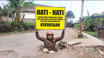 Jalan di Garut Banyak yang Rusak, Warga Buat Meme Sindir Pemda