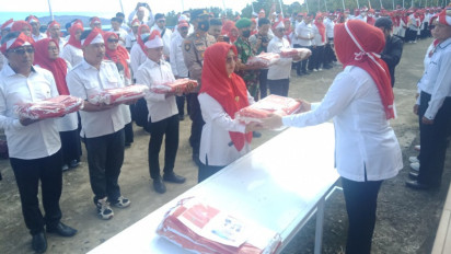 Sambut HUT RI Ke 77 Pemkab Mamuju Bagikan 10 Ribu Bendera