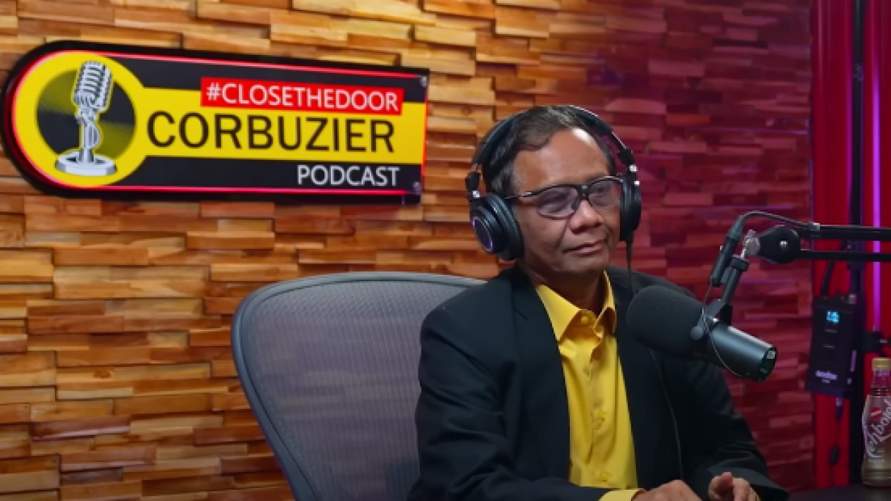 Di Podcast Deddy Corbuzier, Mahfud MD Blak-Blakan Bongkar Begini Trik  Irjen Ferdy Sambo Bikin Jebakan Psikologis: Nangis Ngaku Didzalimi Brigadir J:
            - galeri foto