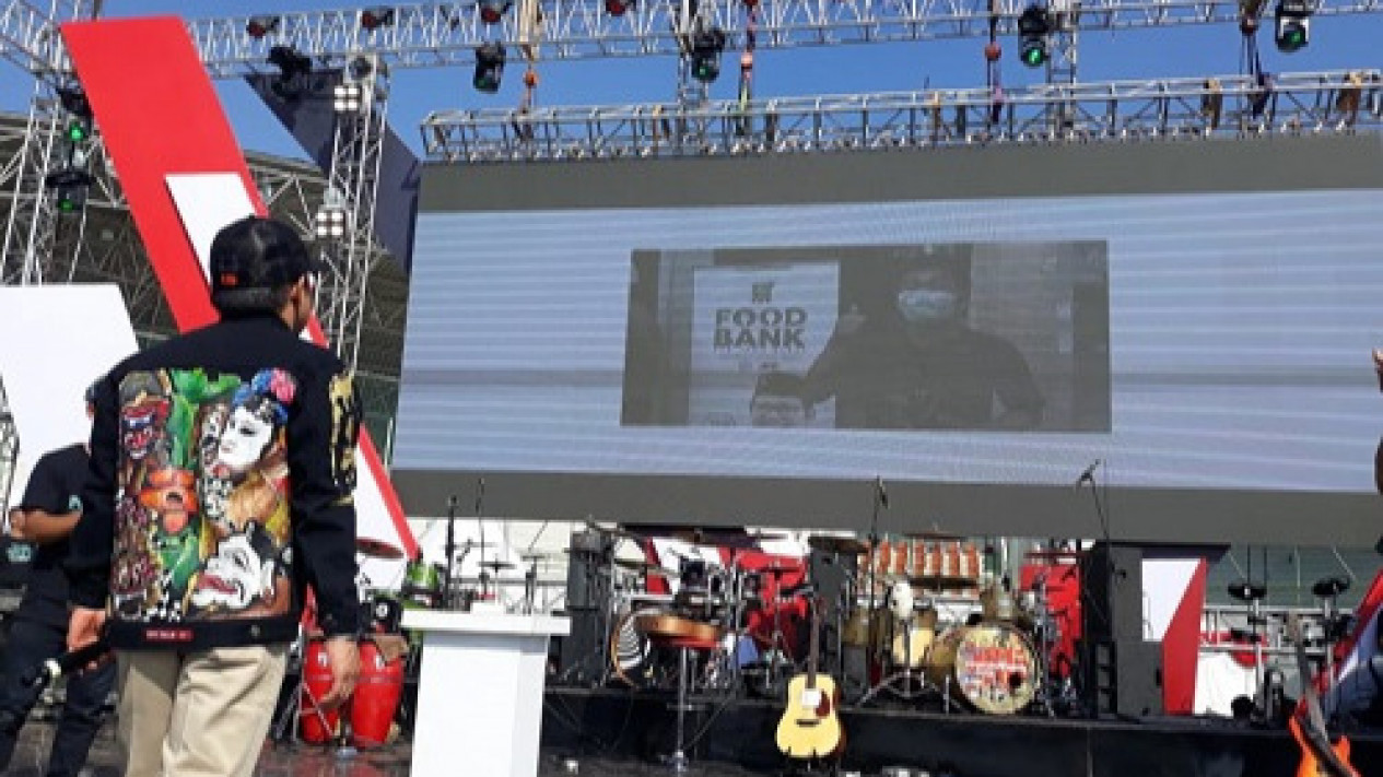 Muhaimin Iskandar Resmikan Gerakan Sosial Food Bank di Depan Ribuan Relawan
            - galeri foto