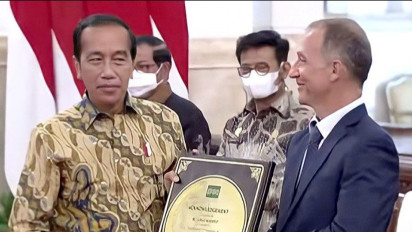 Bangganya Jokowi RI Swasembada Beras, Terima Penghargaan dari IRRI
