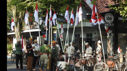 Prihatin Sebagian Warga Tak Pasang Bendera Merah Putih Jelang Hut RI ke-77, Ini yang Dilakukan Komunitas Sepeda Unto