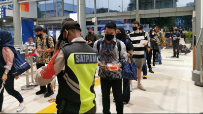 Persyaratan Naik Kereta Api Sekarang, Mulai 15 Agustus 2022 Penumpang 18 Tahun ke Atas Belum Booster Wajib PCR, Cek Aturan Lengkap Terbaru