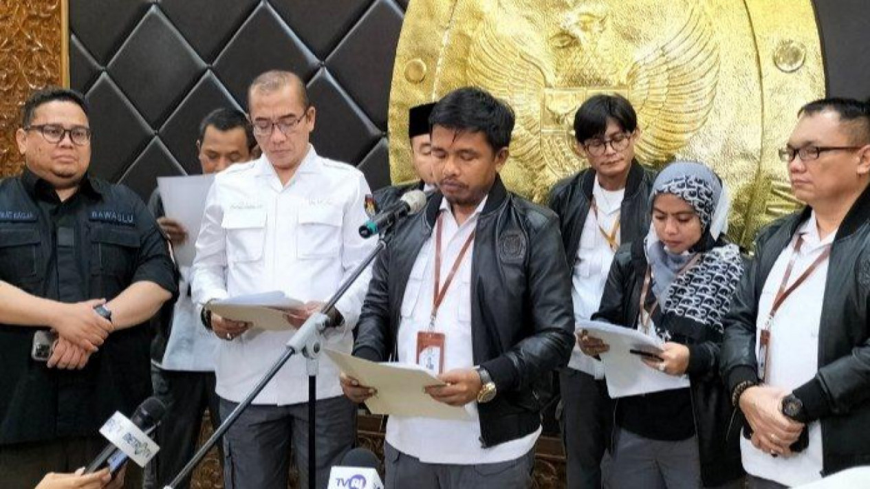 KPU RI Resmi Menutup Pendaftaran Partai Politik Pemilu 2024, Dari 40 Parpol 24 Dinyatakan Lengkap, 16 Diperiksa
            - galeri foto