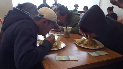 Pencinta Kuliner Pedas Bisa Uji Nyali Disini, Lomba Makan Mie Pedas Setan Berhadiah 1 Juta Rupiah