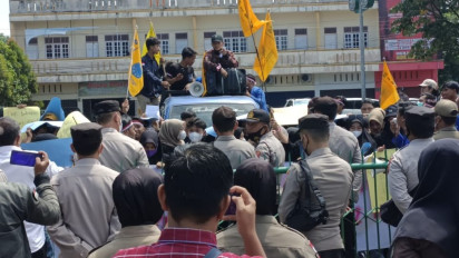 Tagih Janji Bupati, Kantor Bupati Bungo Didemo Mahasiswa