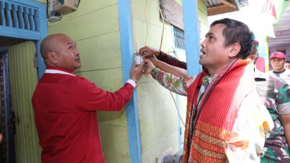 Warga Desa Hutatua Tapanuli Utara Nikmati Penerangan Listrik Setelah 77 Tahun
