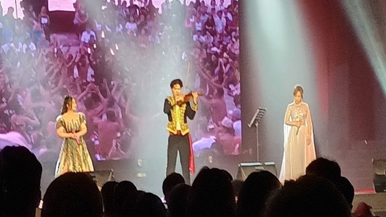 Iskandar Widjaja, Lelaki Kelahiran Jerman Sambut Hari Kemerdekaan RI dengan Membawakan Lagu-lagu Indonesia  
            - galeri foto