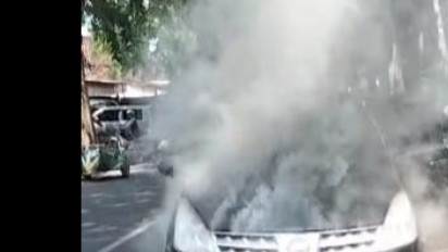 Diduga Terjadi Konsleting, Mobil Dinas Pajak Kabupaten Probolinggo, Terbakar