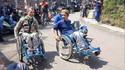 HUT Kemerdekaan RI ke 77, Serunya Aksi Para Difabel di Boyolali Lomba Jumping Kursi Roda