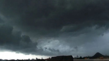 BMKG Peringatkan Potensi Hujan Lebat Sejumlah Wilayah RI Termasuk Beberapa Provinsi di Sumatera, Jawa dan Kalimantan