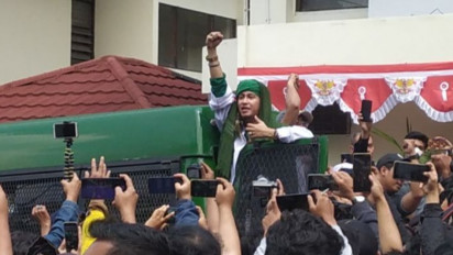 PN Bandung Memvonis Bahar Smith Enam bulan 15 Hari Penjara atas Kasus Hoaks