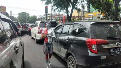 Semarak Hari Kemerdekaan, Manusia Silver Berubah Merah Putih