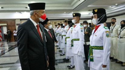 Gubernur Ganjar Pranowo Kukuhkan 35 Anggota Paskibraka Jawa Tengah