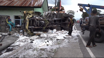 Rem Blong, Truk Pengangkut Bahan Plastik di Wonosobo Terguling, Satu Orang Meninggal