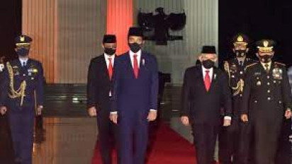 Presiden Joko Widodo Pimpin Apel Kehormatan dan Renungan Suci di Taman Makam Pahlawan Kalibata Rangkaian HUT RI Ke-77