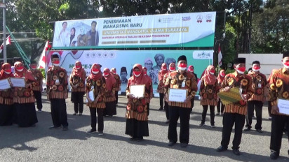 Peringati HUT RI Ke-77, Mantan Menteri Pendidikan, M Nuh, Beri Penghargaan ke Tenaga Kesehatan